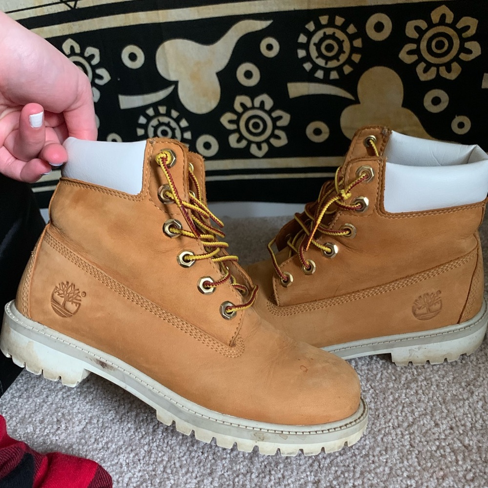 Women’s Timberlands size 4